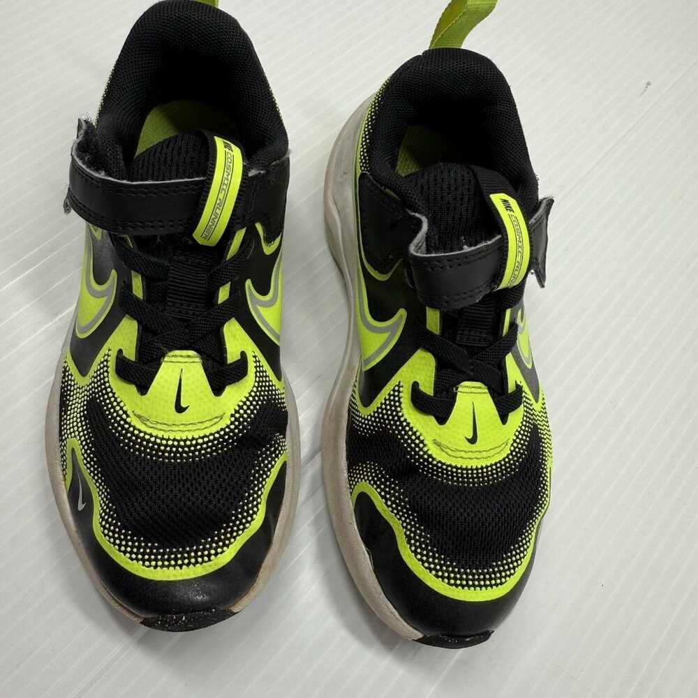 Nike Cosmic Runner PSV Toddler 12C Black Volt Sneakers Kids Running Shoes - Picture 2 of 9
